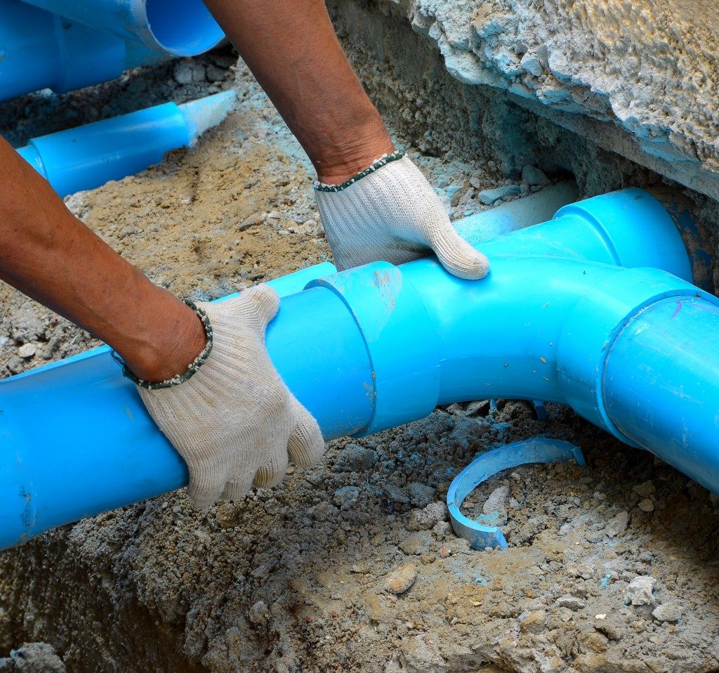 replacing and fixing sewer pipes